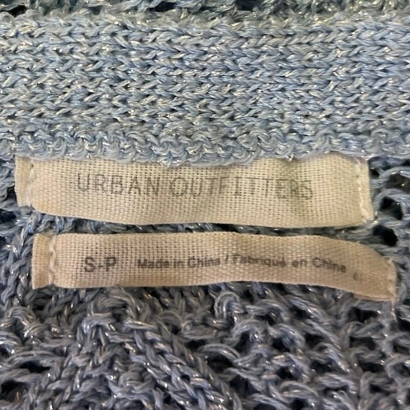 Blusa cardigã suéter Urban Outfitters azul malha metálica manga longa botão P - Imagem 3 de 4