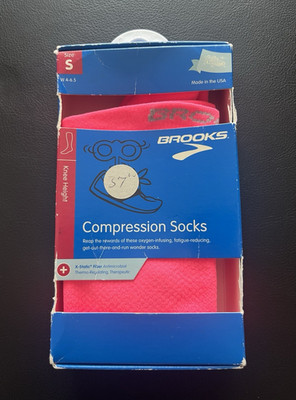 Brooks Compression Cushioned Knee High Socks Women s S Pink Solid 7393