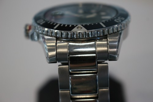 Seiko Solar V157-0BT0 Divers 200m Stainless Steel Men's Watch - Picture 7 of 13