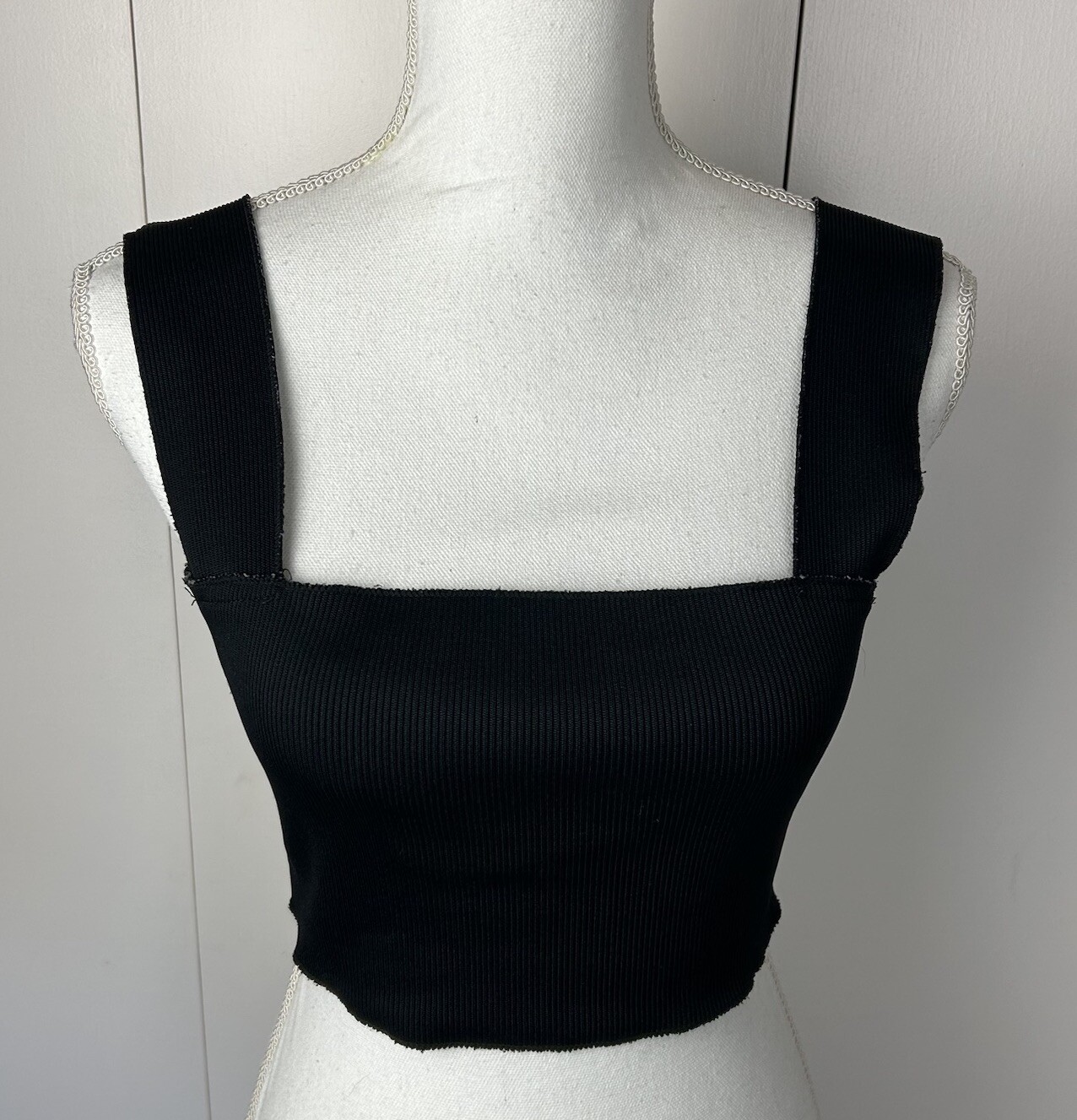 Misguided Women’s Solid Ribbed Square Neck Crop T… - image 1