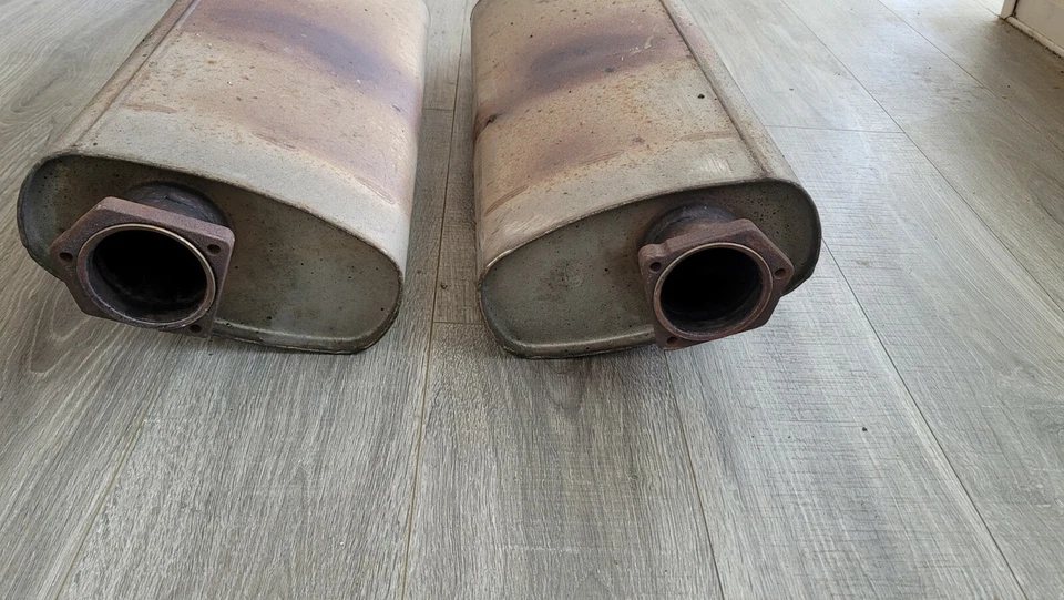 Mercedes G550 2017 OEM Muffler W/ Bracket Support Left And Right Foto 4 de 4