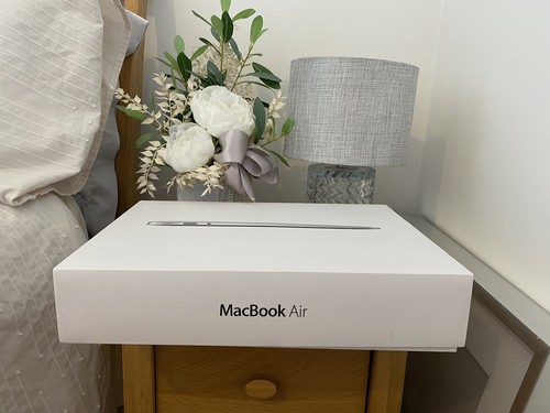 Apple MacBook Air 13.3 128gb MD760ZP/A A1466 Mid 2013 - Picture 4 of 12
