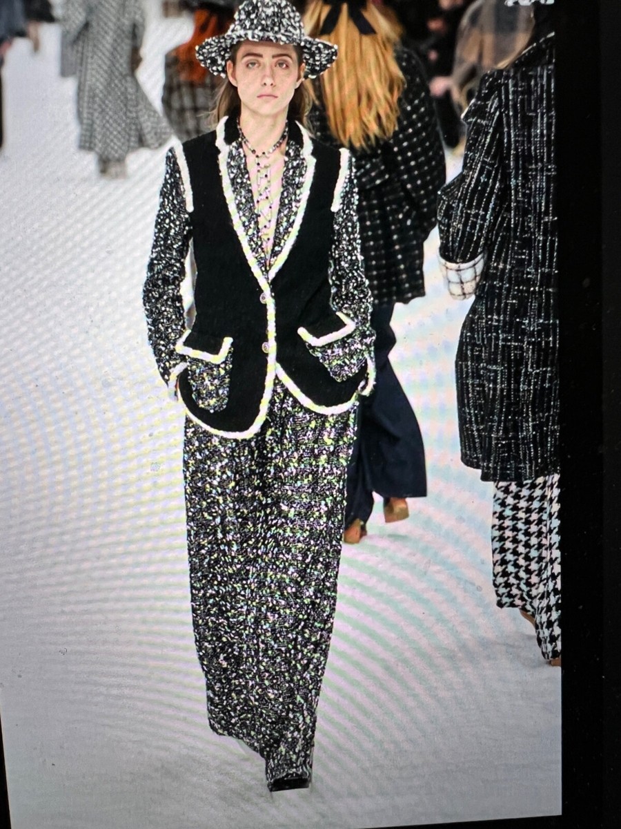 CHANEL 19A NEW TAGS FANTASY BLACK ECRU TWEED JACKET CC buttons