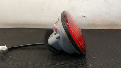 98 99 00 01 02 03 04 05 LEXUS GS300 GS400 GS430 REAR RIGHT TRUNK LID TAIL LIGHT - Picture 2 of 12
