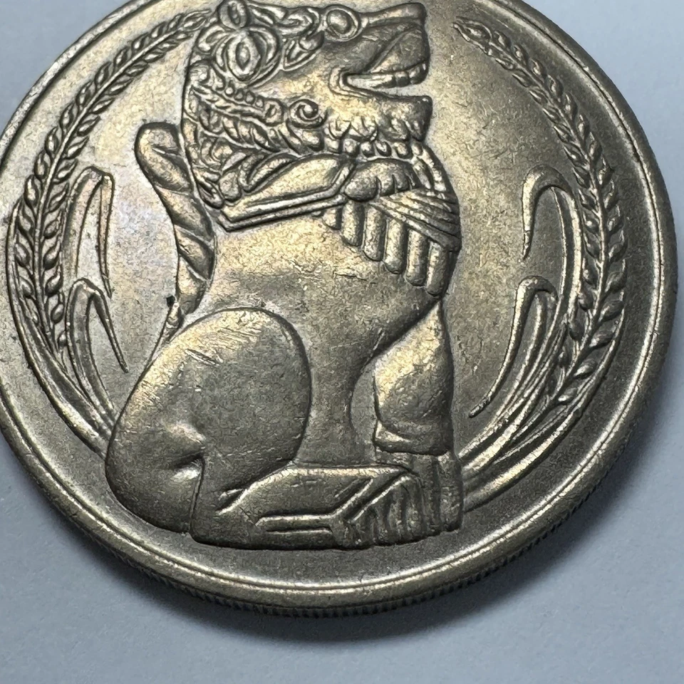 Moneda de 1 dólar Singapur 1967 Mythical Lion KM 6 tamaño grande Foto 2 de 4