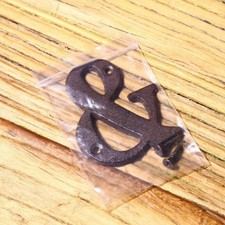 Numero civico in metallo fuso