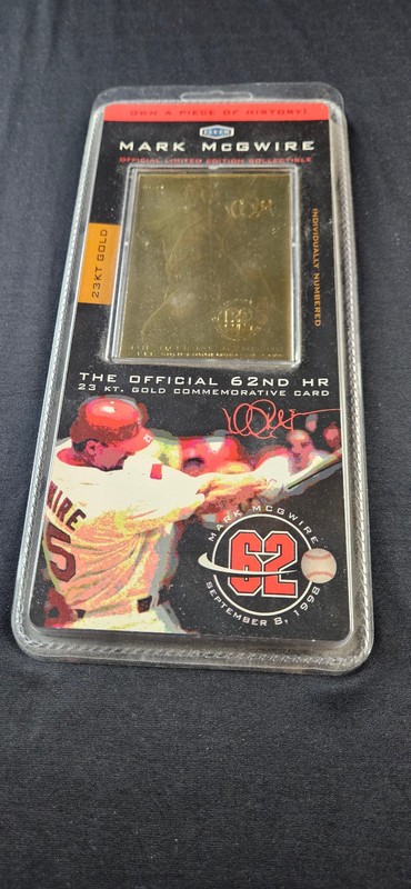 1998 Fleer Mark McGwire 23 KT Gold Commemorative 62nd HR Card -Sept 8, 1998