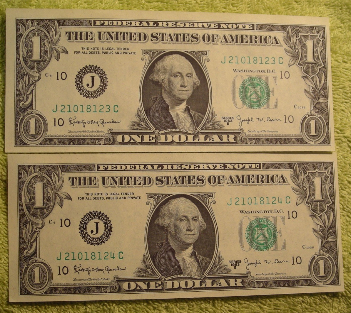2 Consecutive serial numbered 1963 B $1 Federal Reserve Barr Notes Crisp