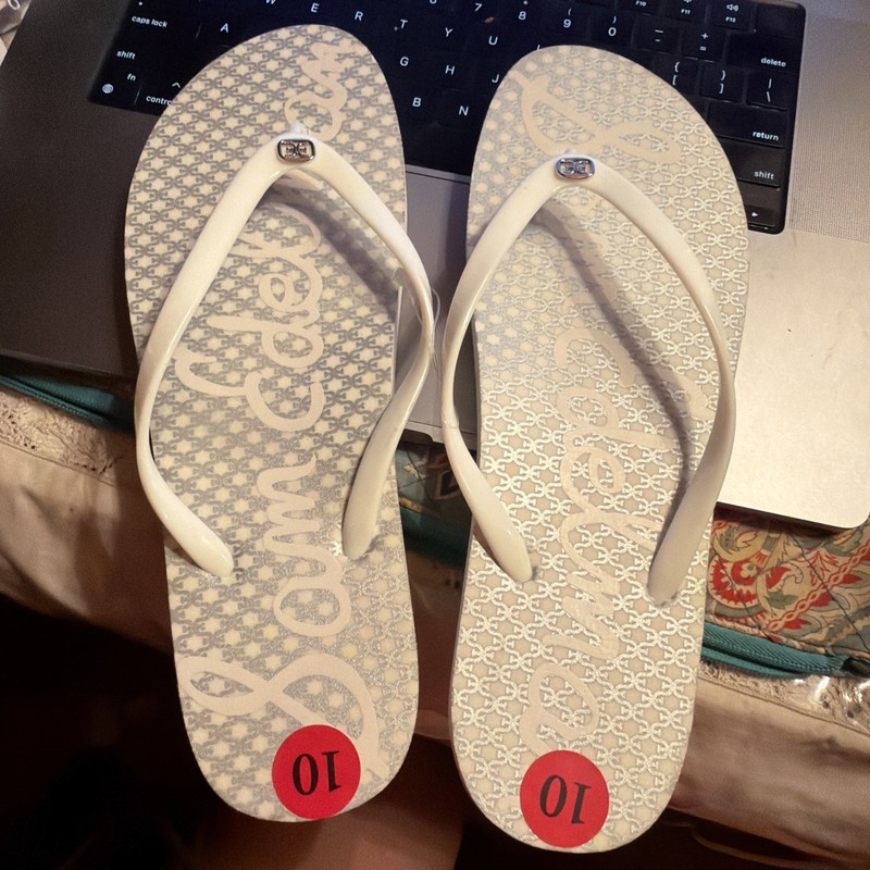 Gorgeous SAM EDELMAN White  Metal LOGO Women Size 10 M Thong Wedges Flip Flops