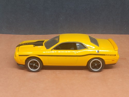 2014 DODGE CHALLENGER R/T COLLECTIBLE 1/64 SCALE LIMITED EDITION MOPAR MUSCLE Y - Picture 6 of 6