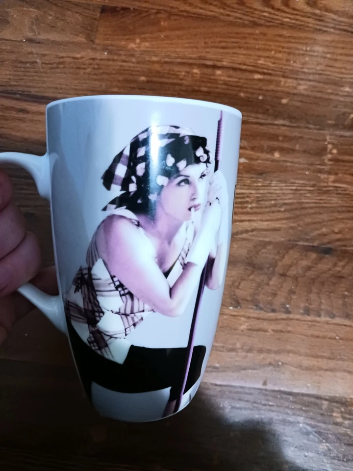 Taza de café retro vintage mal pagada limpieza dama mujer fuerte divertida Foto 2 de 4