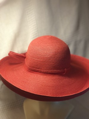 red floppy beach hat