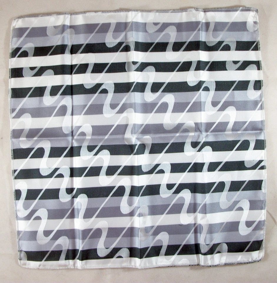 Corbata de cuello a rayas y remolinos blancos y negros con cuadrado de bolsillo 57" de largo x 4" de ancho (E476) Foto 3 de 4