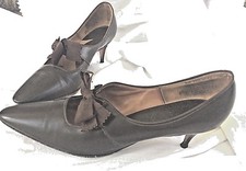 Vintage Heels Pointy Toe w Bow Brown Man Made Faux Leather 8.5AAA Narrow