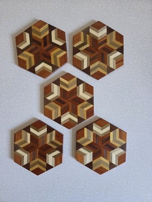 Set mit 5 japanischen Untersetzern mit Holzintarsien gemustert Yosegi 3 Zoll