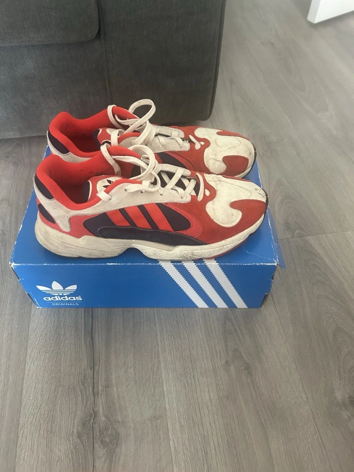 Adidas Yung 1 scarpe da ginnastica uomo taglia UK 11 usate fornite con scatola