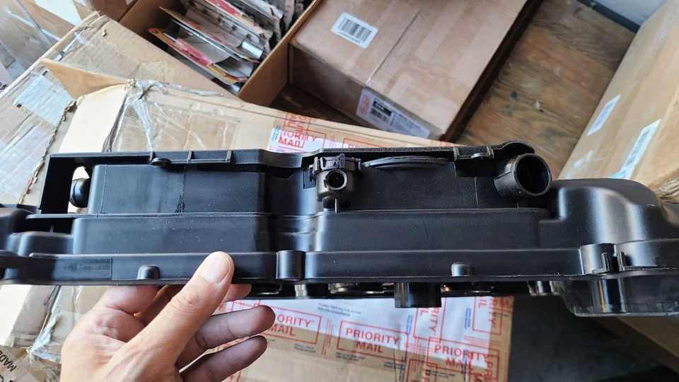 Mini Cooper 2007-10 Hatchback Engine Valve Cover PA6-GF35 New O/B FREE SHIPPING! Foto 2 de 4