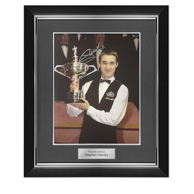 Snooker-Foto, signiert von Stephen Hendry. Edler Rahmen mit Silbereinlage.