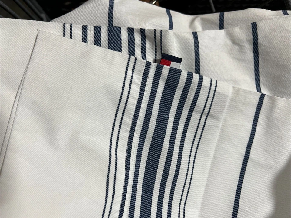 Sábana plana Tommy Hilfiger 1 Queen y 1 h Funda de almohada ~ blanca con rayas azules Foto 2 de 4