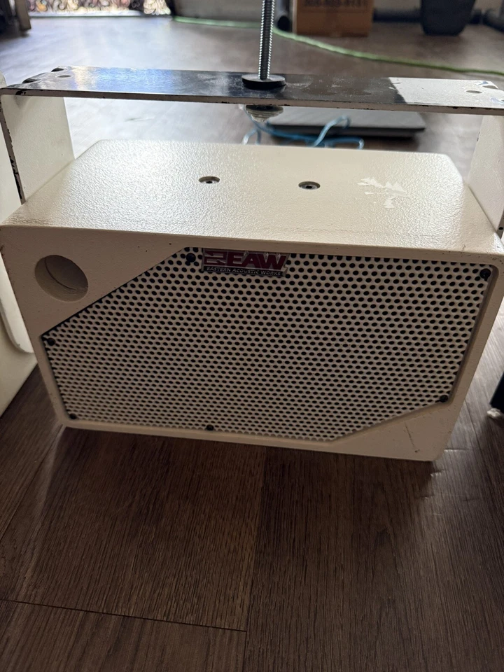 Altavoces bidireccionales de rango completo Eastern Acoustic Works EAW UB12S con soportes Foto 2 de 4