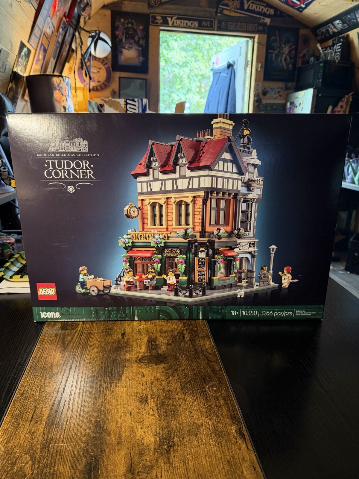 LEGO Icons Tudor Corner 10350, 3266 Pieces New/Sealed Box Fast Ship
