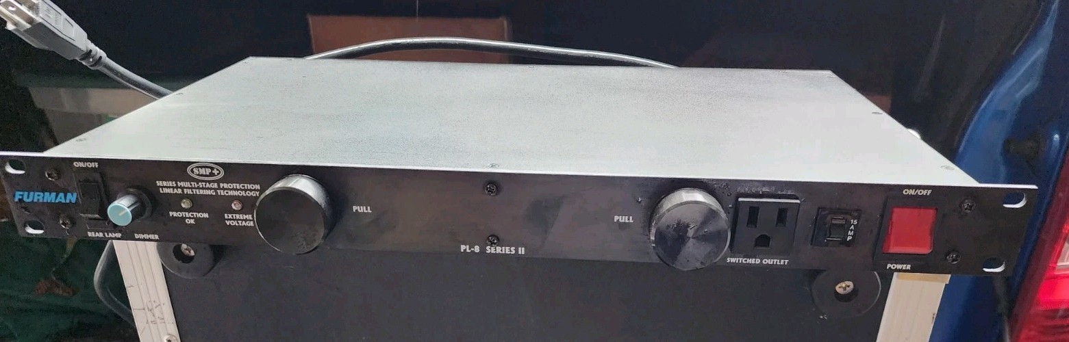 Furman PL-8 Series II 20-Amp Power Conditioner 8-Outlet Rackmount