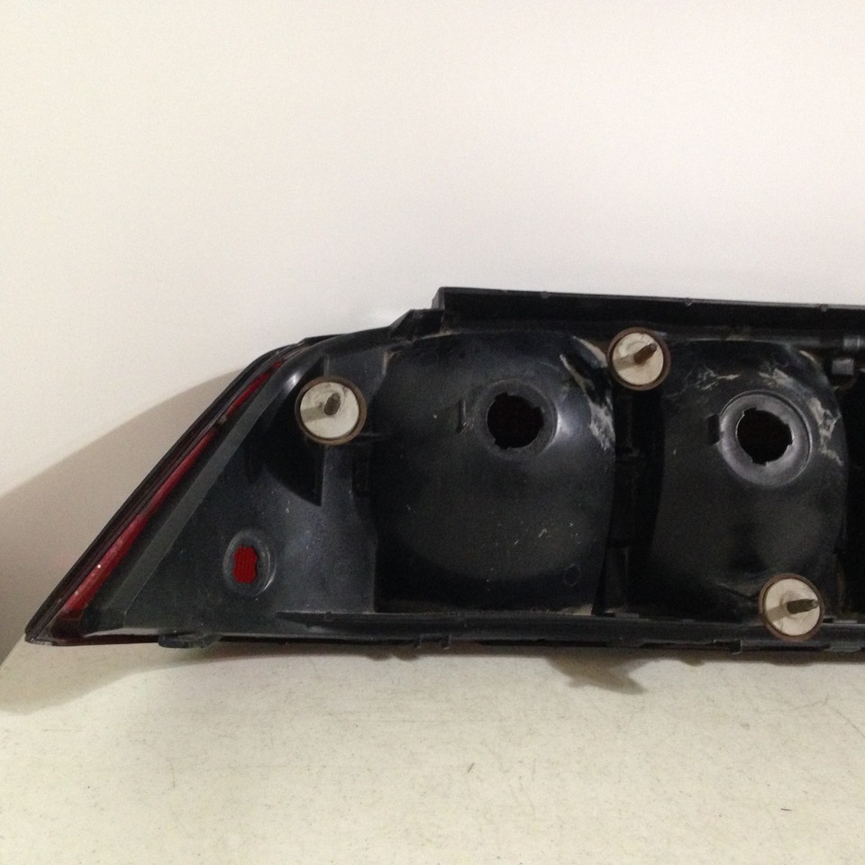 OER 748812 1985-92 Chevrolet Camaro, Tail Lamp Assembly, w/ Black Grid Pattern, RH Passenger Side OER 748812 1985-92 Chevrolet Camaro, Tail Lamp Assembly, w/ Black Grid Pattern, RH Passenger Side