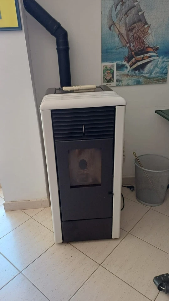 stufa a pellet Ravelli mod.R70 7 Kw mis 44X44 h=94 no idro adatta per mq 50,00 - Immagine 3 di 4