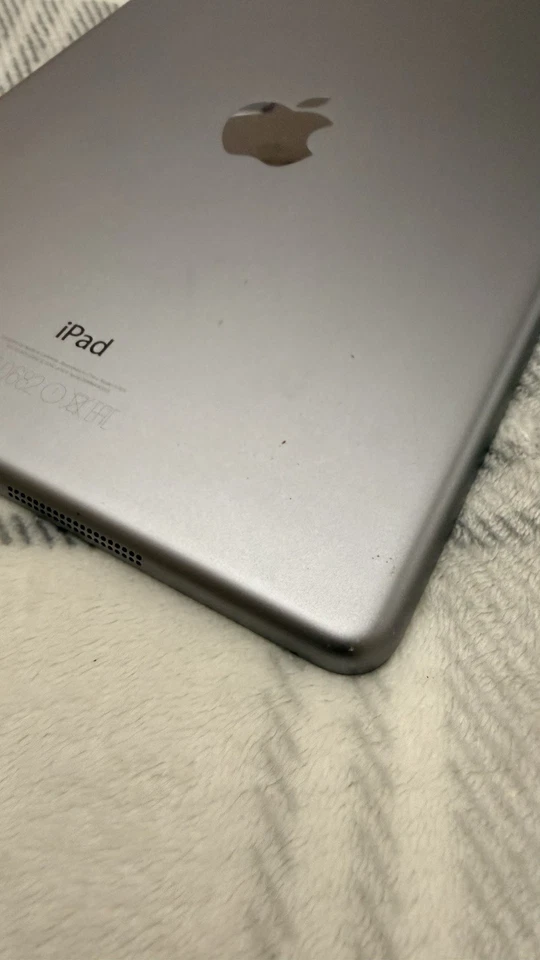 Apple iPad Air 1st Generation 32GB Wi-Fi Silver/White (Read Description) - Image 4 of 4