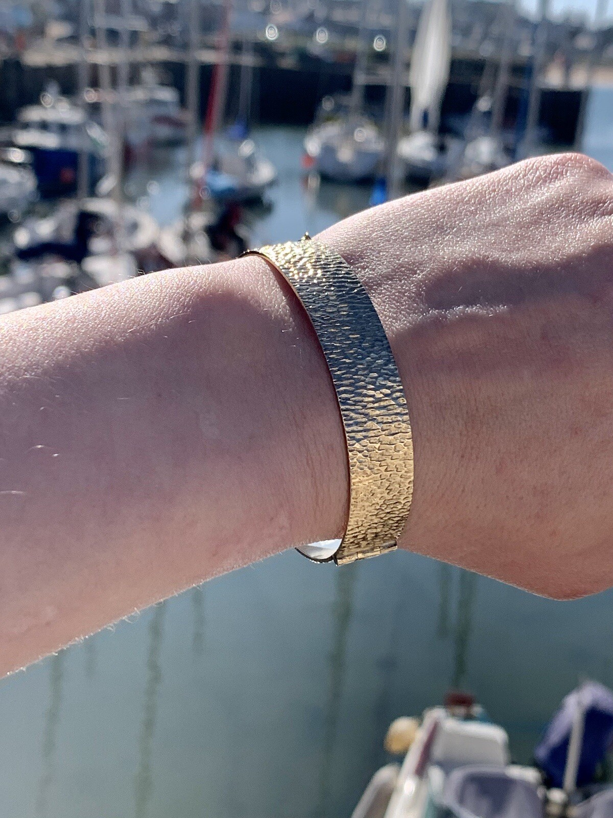 9ct Solid Gold Bangle - UK Hallmarked Modernist D… - image 7