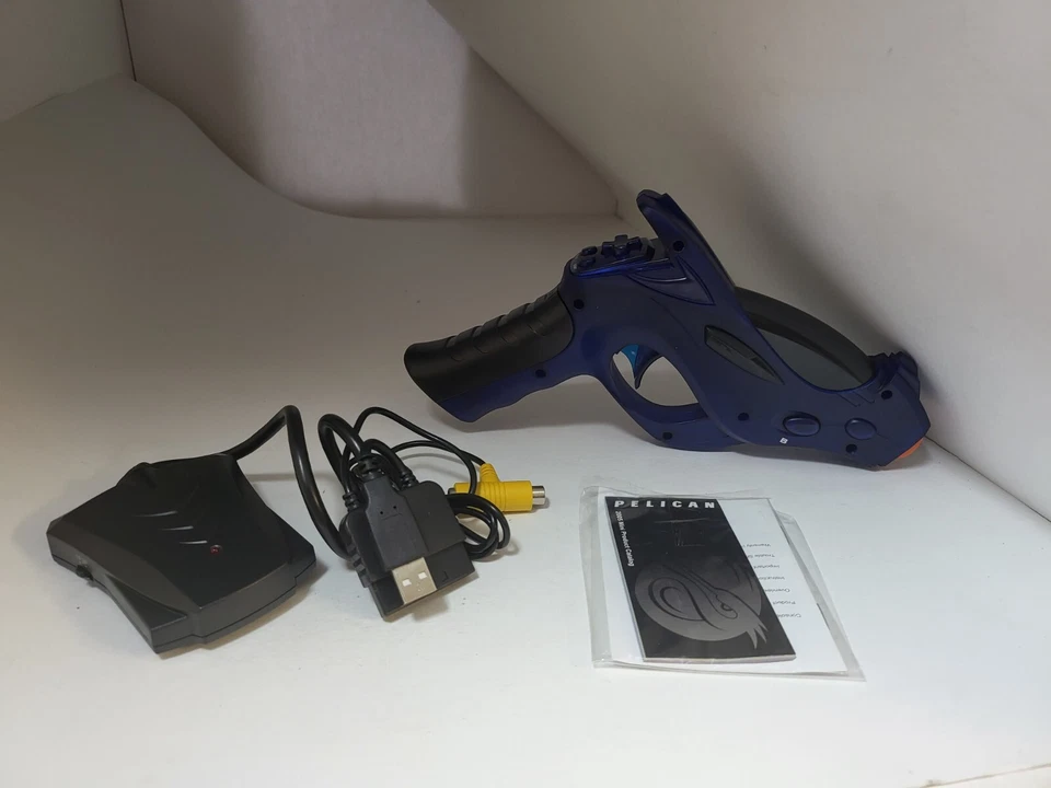 NUEVO Pelican Free Shot Pistola de Luz Inalámbrica Blaster PL-667 Playstation 2 PS2 Guncon Foto 2 de 4