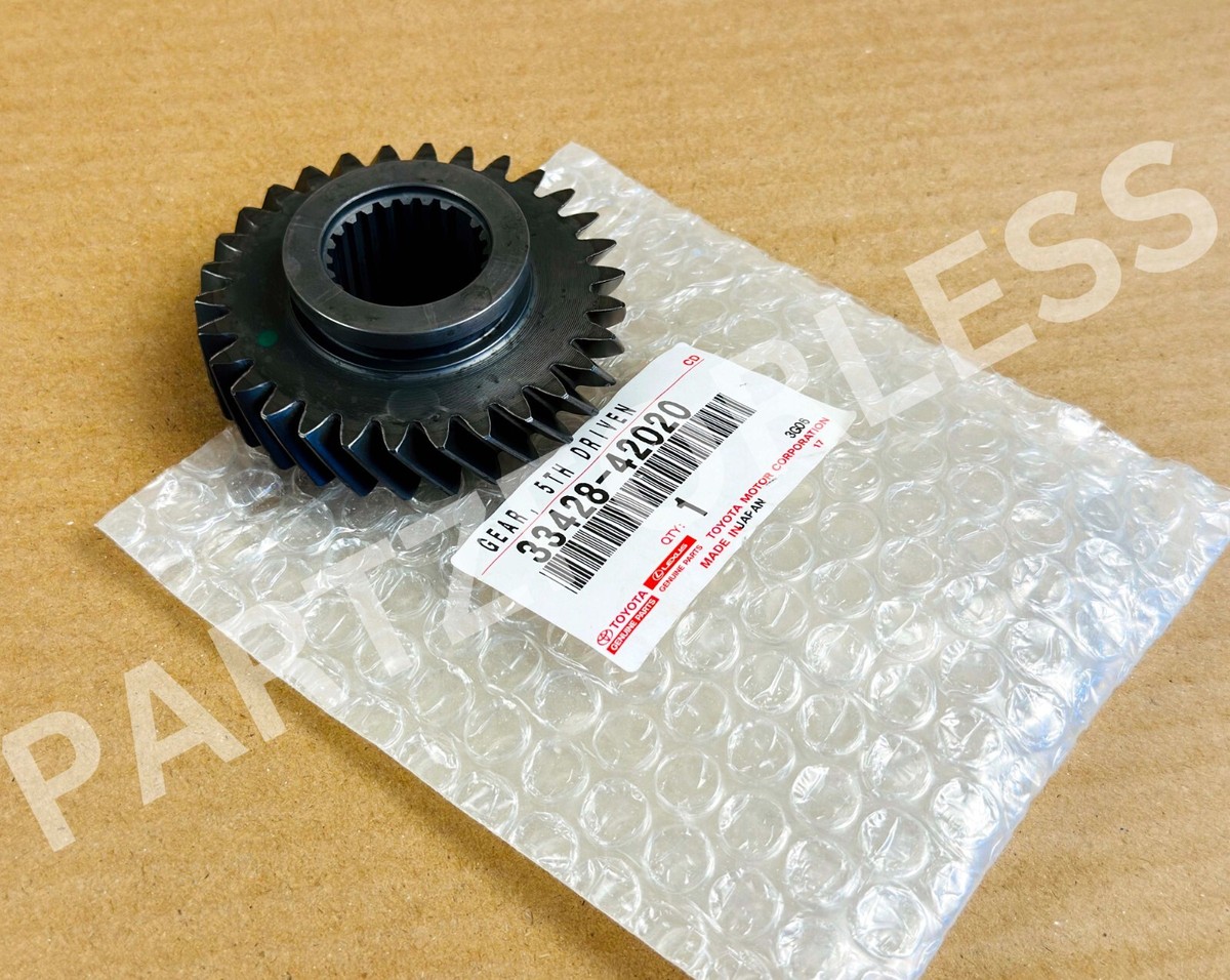 33428-42020 TOYOTA GENUINE GEAR, 5TH DRIVEN 33428-20071 NEW