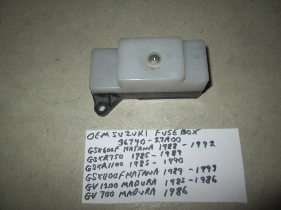 OEM SUZUKI GSXR750 / 1100 GSX600F / 1100F KATANA MONTAJE DE CAJA DE FUSIBLES 36740-27A00 Foto 2 de 4