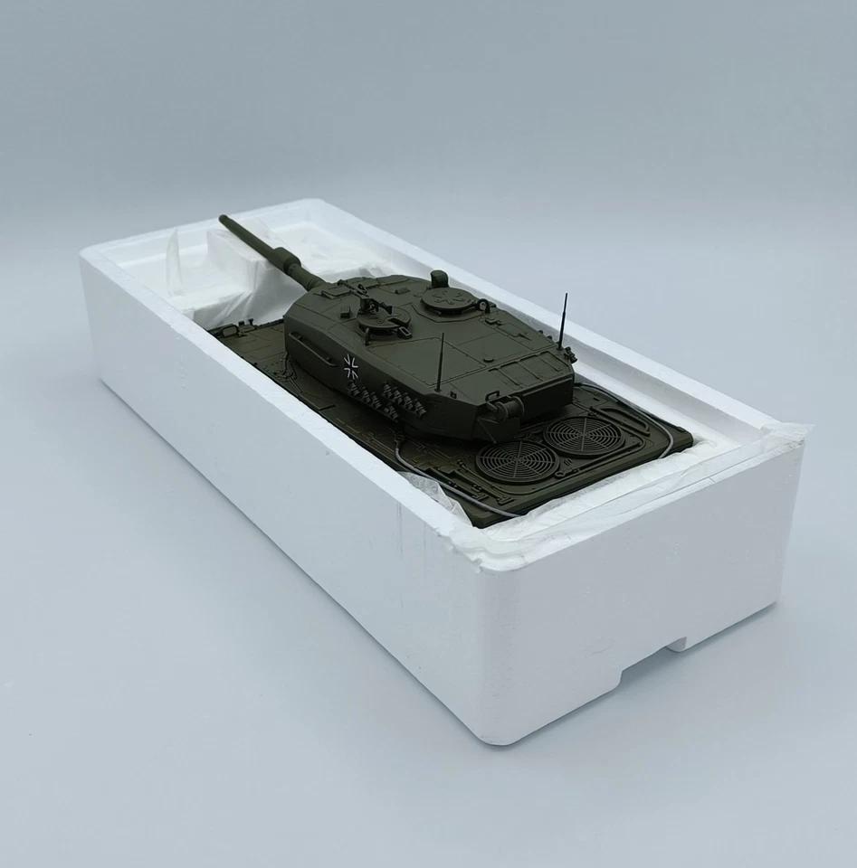 MINICHAMPS 350011000 - Leopard 2A4 MBT - 1/35 Model - Immagine 4 di 4