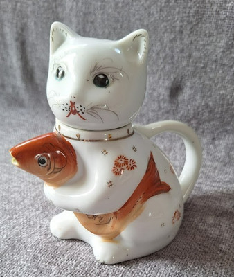 Vintage Original Chinesische Teekanne mit Deckel. Glückskatze hält Koi-Fisch 0,13,5cm.