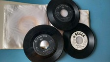 N.3 DISCHI 45 GIRI CON RACCOGLITORE ALBUM VINTAGE ROLLING STONES ELVIS PRESLEY