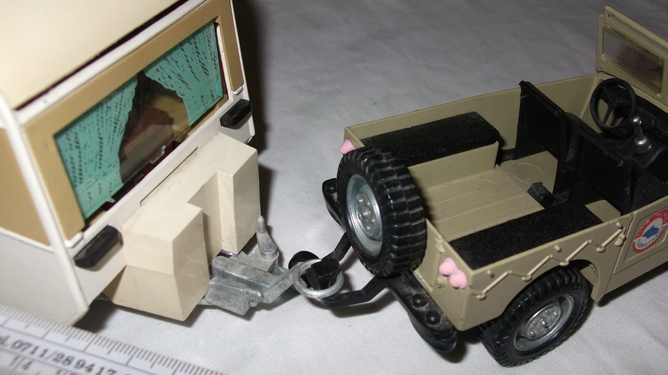 Modellautos 2 x Fiat Campagnola , mit Wohnwagen , Super selten ! 1:25 - Bild 4 von 4