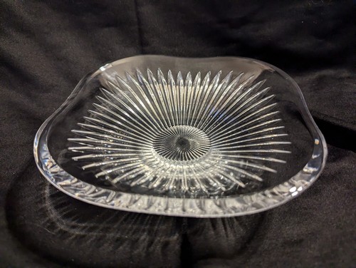 Unmarked Crystal Candy Dish/Bowl, 7 1/2"D - PRE-OWNED - Picture 4 of 14