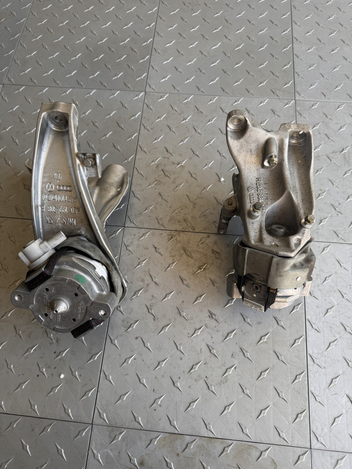 Lamborghini Engine  Mount Kit for Bentley Audi R8 From Lamborghini Huracan Evo