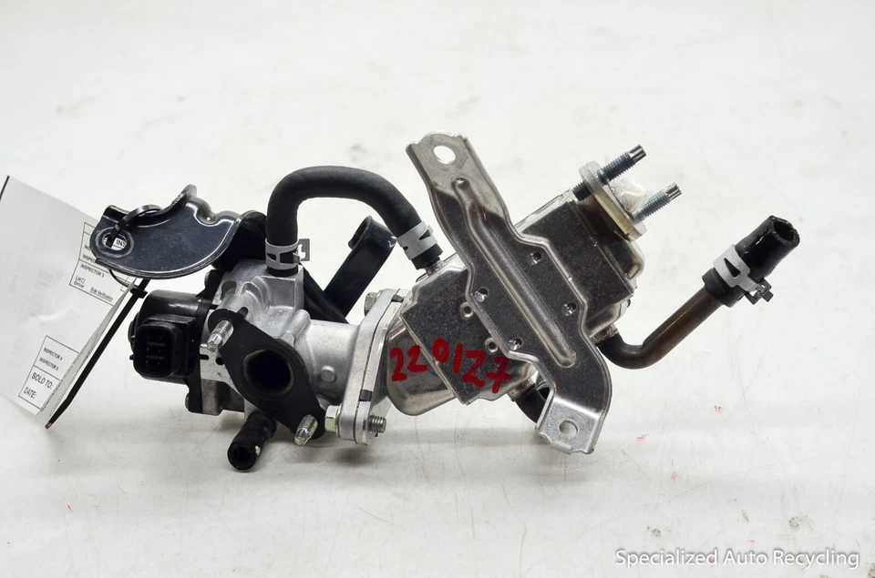 Adaptador de válvula Toyota Prius C EGR 2012 2013 2014 220500-0020 OEM Foto 2 de 4