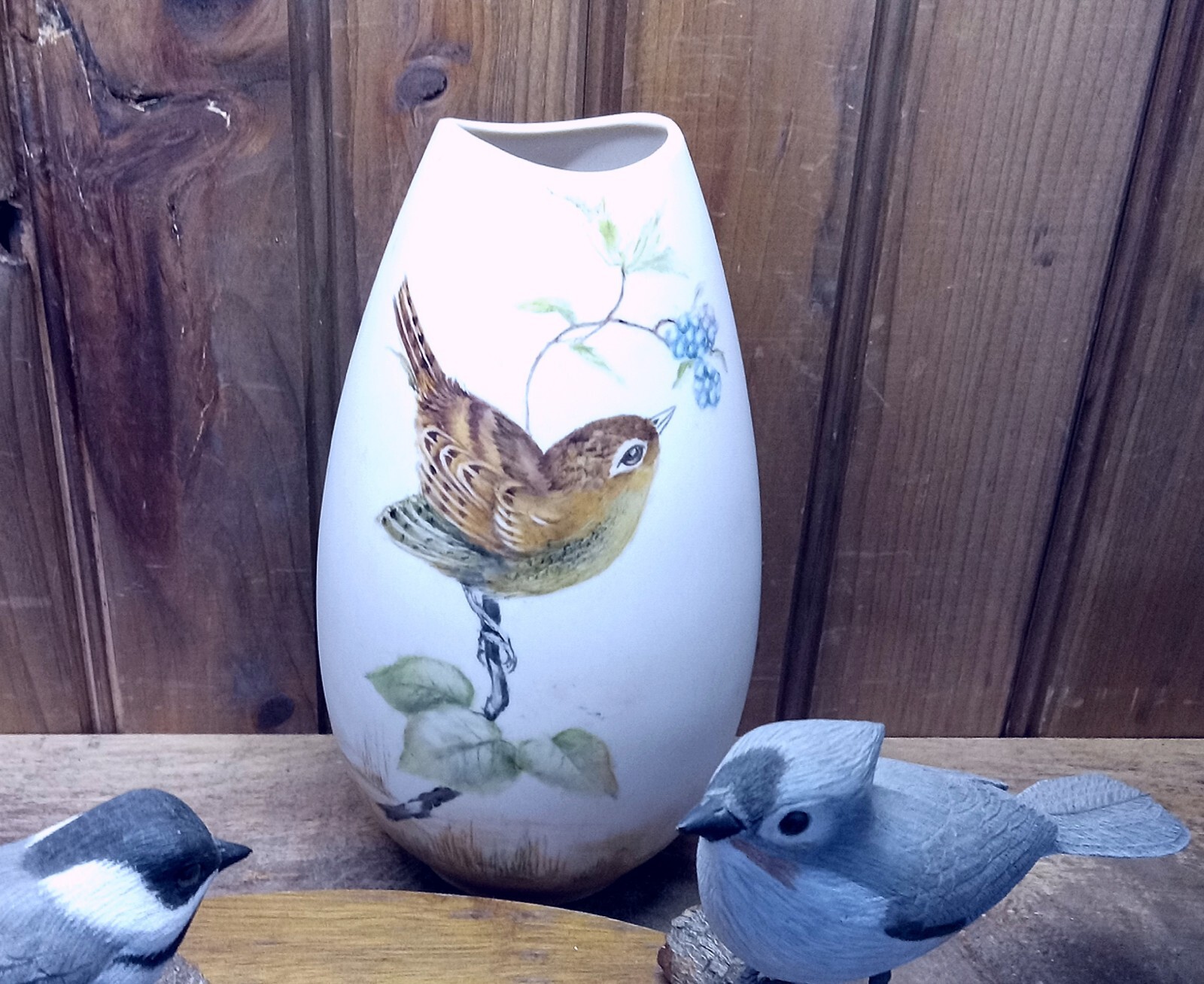 Holland Mold Wren Vase Matte 7 in. hand painted Tactical