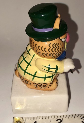 Enesco 4" Humor Garfield Cat Figurine Sign: Anyone who Hates Kids & Dogs .... - Picture 10 of 15
