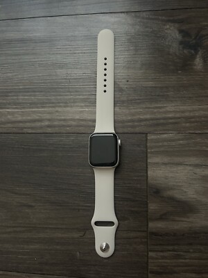 Apple Watch SE 2nd The color Is It's a 40mm