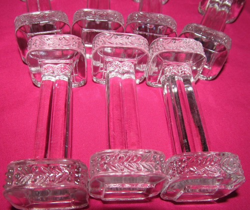 Série de 7 porte couteaux en verre moulé anciens décor laurier - Photo 2 sur 5