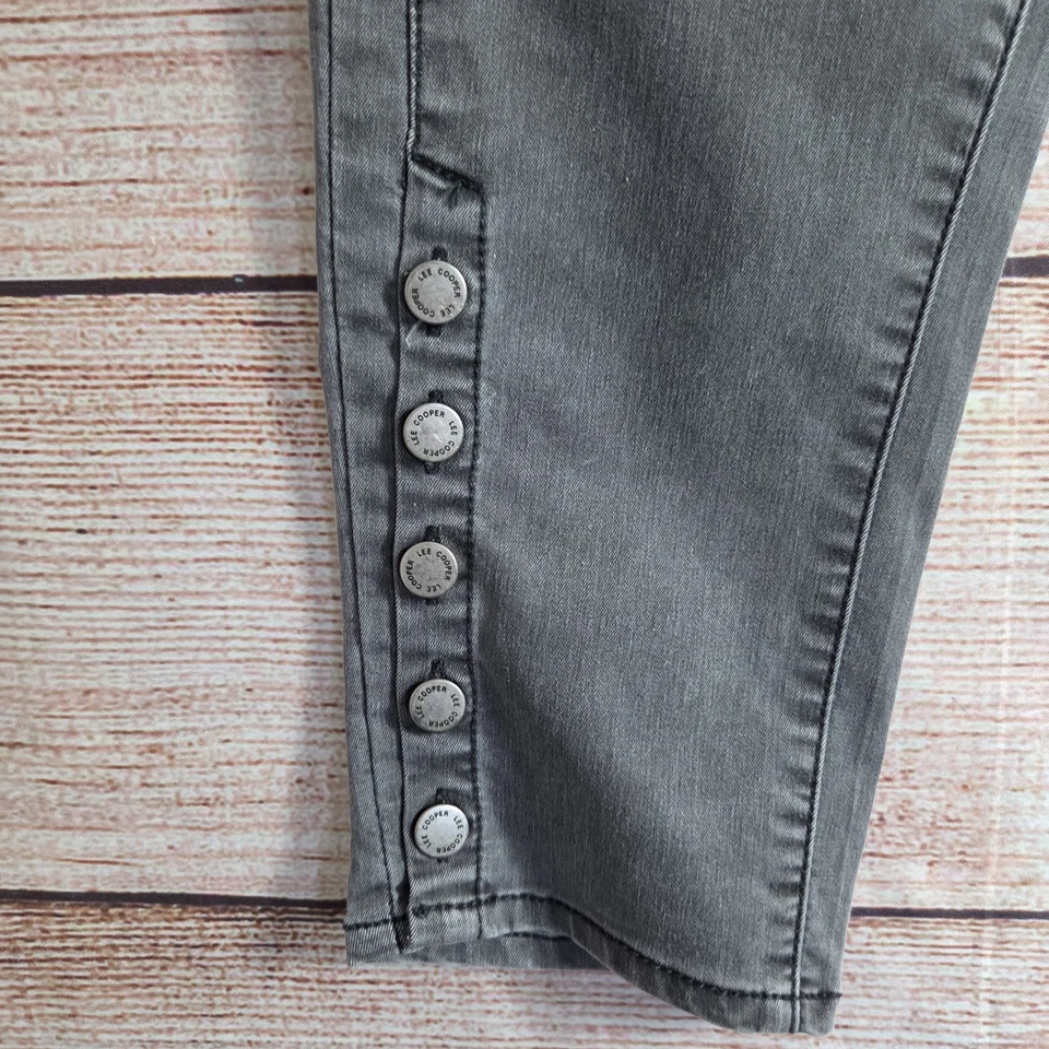 Lee Cooper Faded Black Jeans ~ Size 14 Women's ~ 7/8 Length, Button Hem - Image 4 of 4
