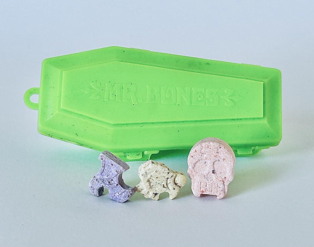 Vintage 1978 Fleer MR BONES Coffin Candy Container 3” Plastic