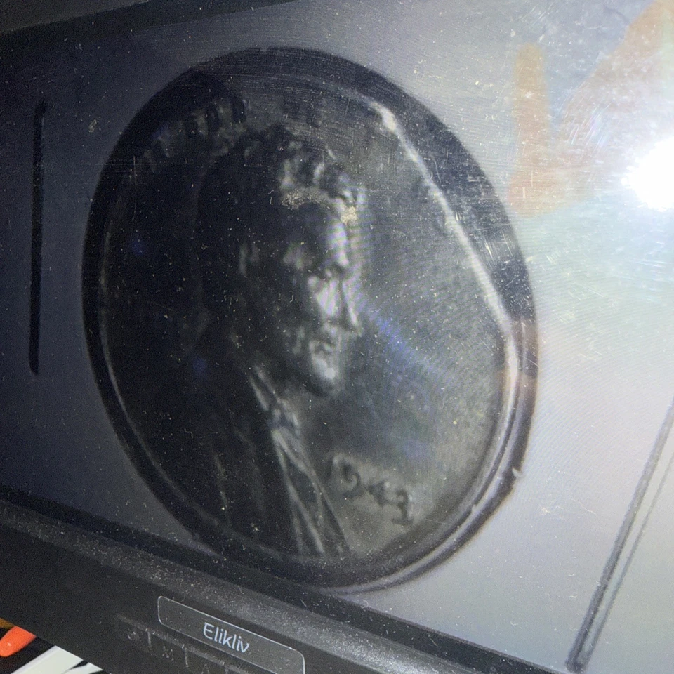 1943 Very  Rare Lincoln Penny  With Error Clipped  Planchette And No Mint Mark. - Image 3 of 4