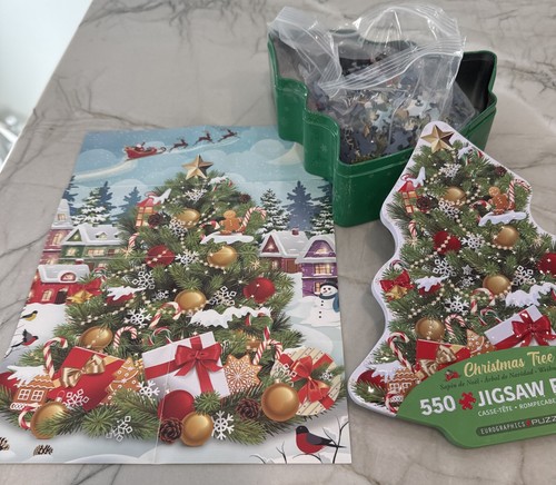 Christmas Tree 550-Piece Puzzle Eurographics in Decorative Christmas Tree Tin - Picture 3 of 4