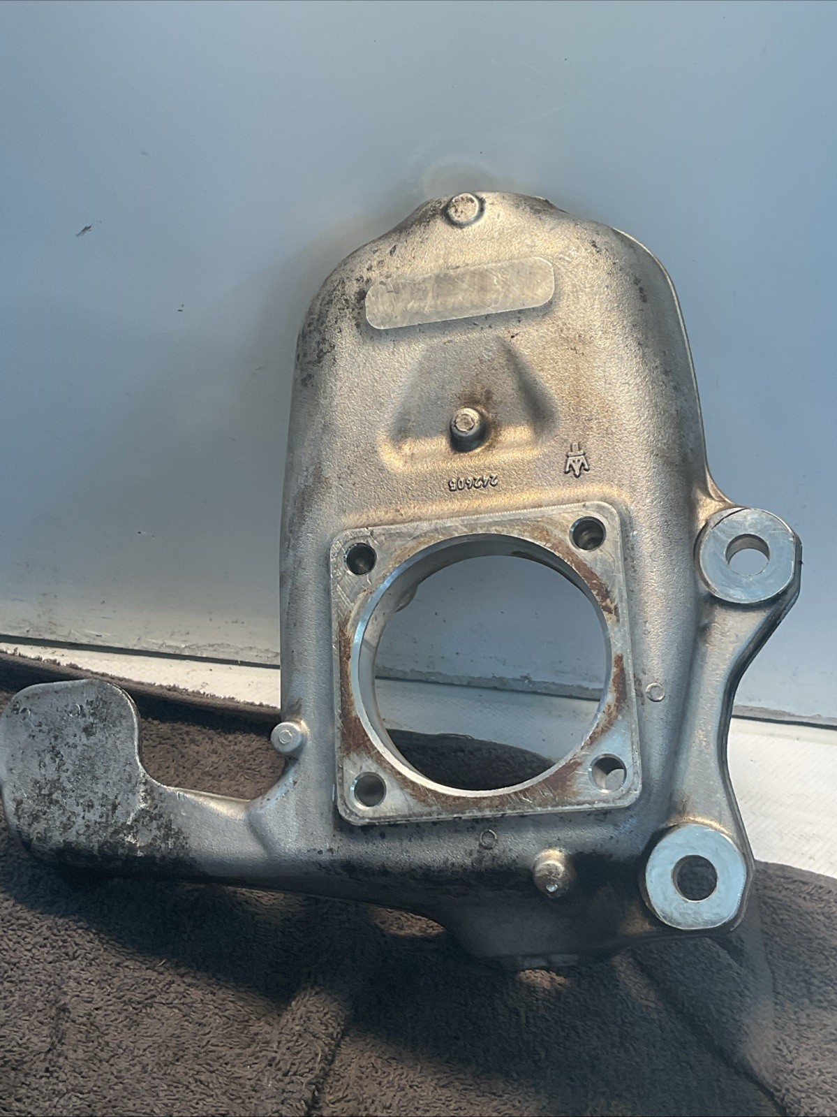 03-10 Maserati Quattroporte GranTurismo M139 Front Right Side Knuckle OEM (z-25