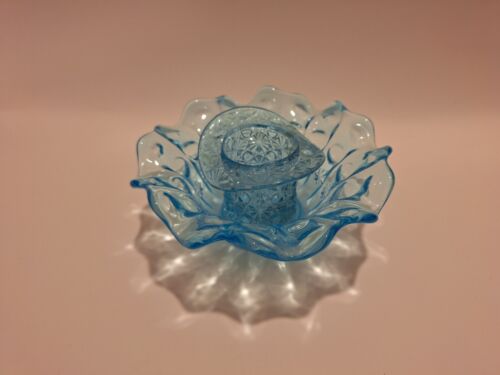 Vtg Small Decorative Blue Glass Candle Holder w/ Embossed Star Shapes Small Chip - 第 1/7 張圖片